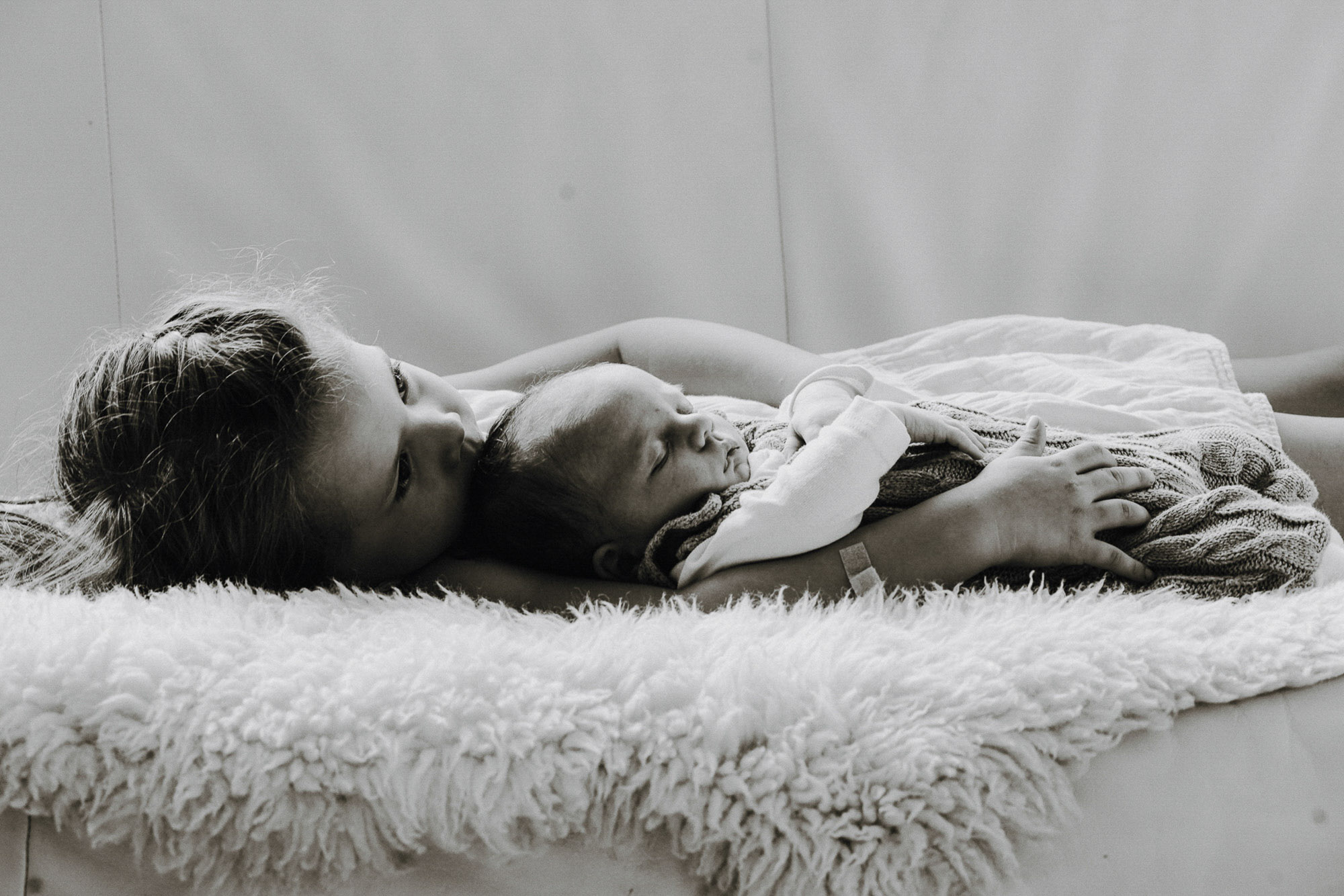 Neugeborenenfotografie zuhause in Kirchheim unter Teck – ruhig, ungestellt und liebevoll