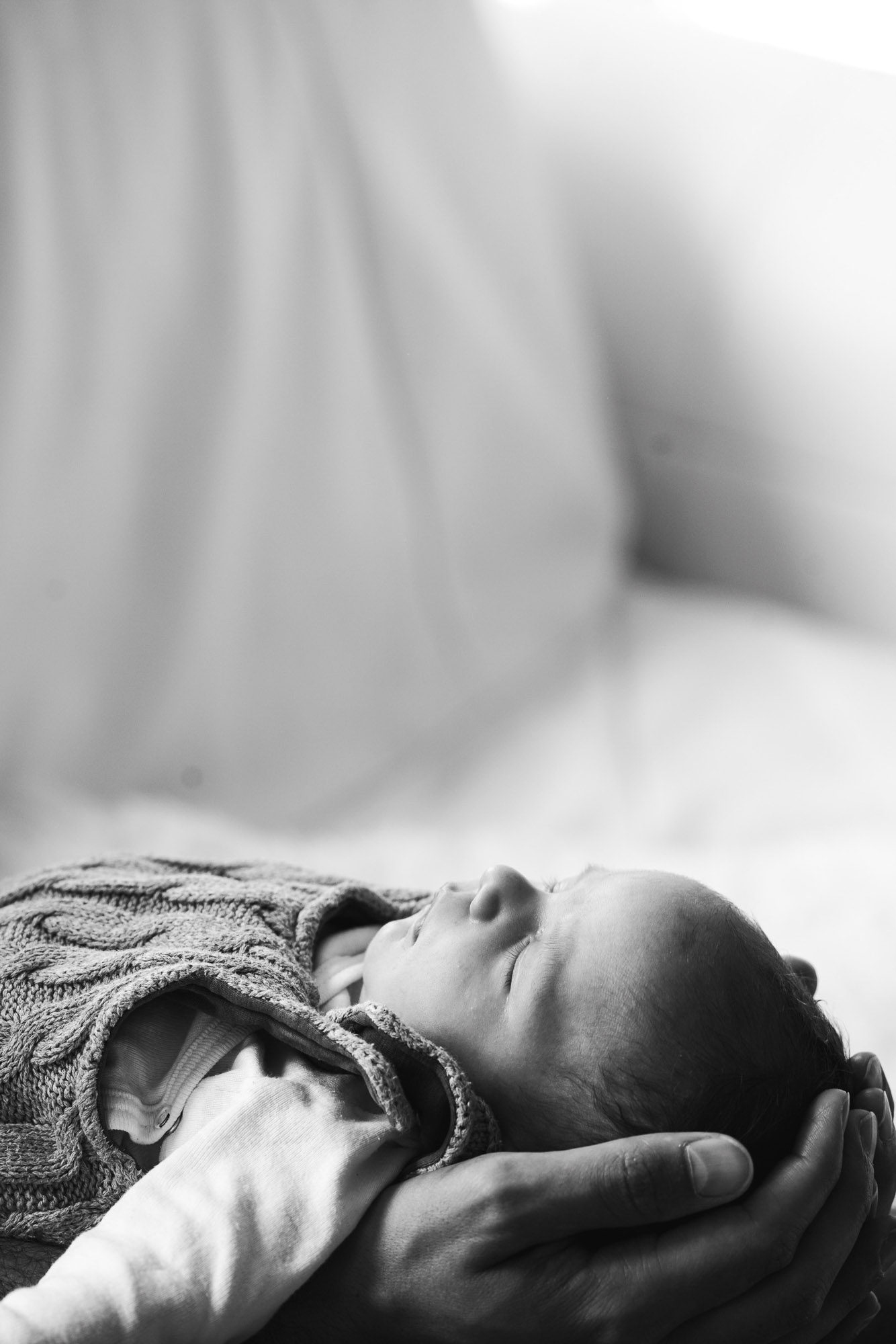 Neugeborenenfotografie zuhause in Kirchheim unter Teck – ruhig, ungestellt und liebevoll