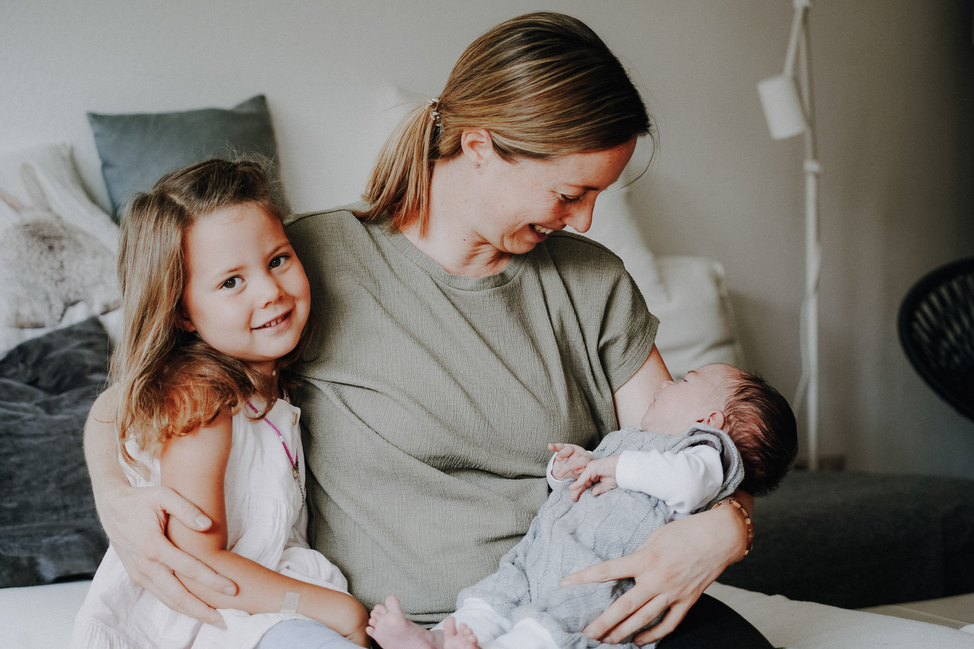 Natürliche Babyfotografie in Kirchheim unter Teck mit warmem Licht und ruhiger Atmosphäre