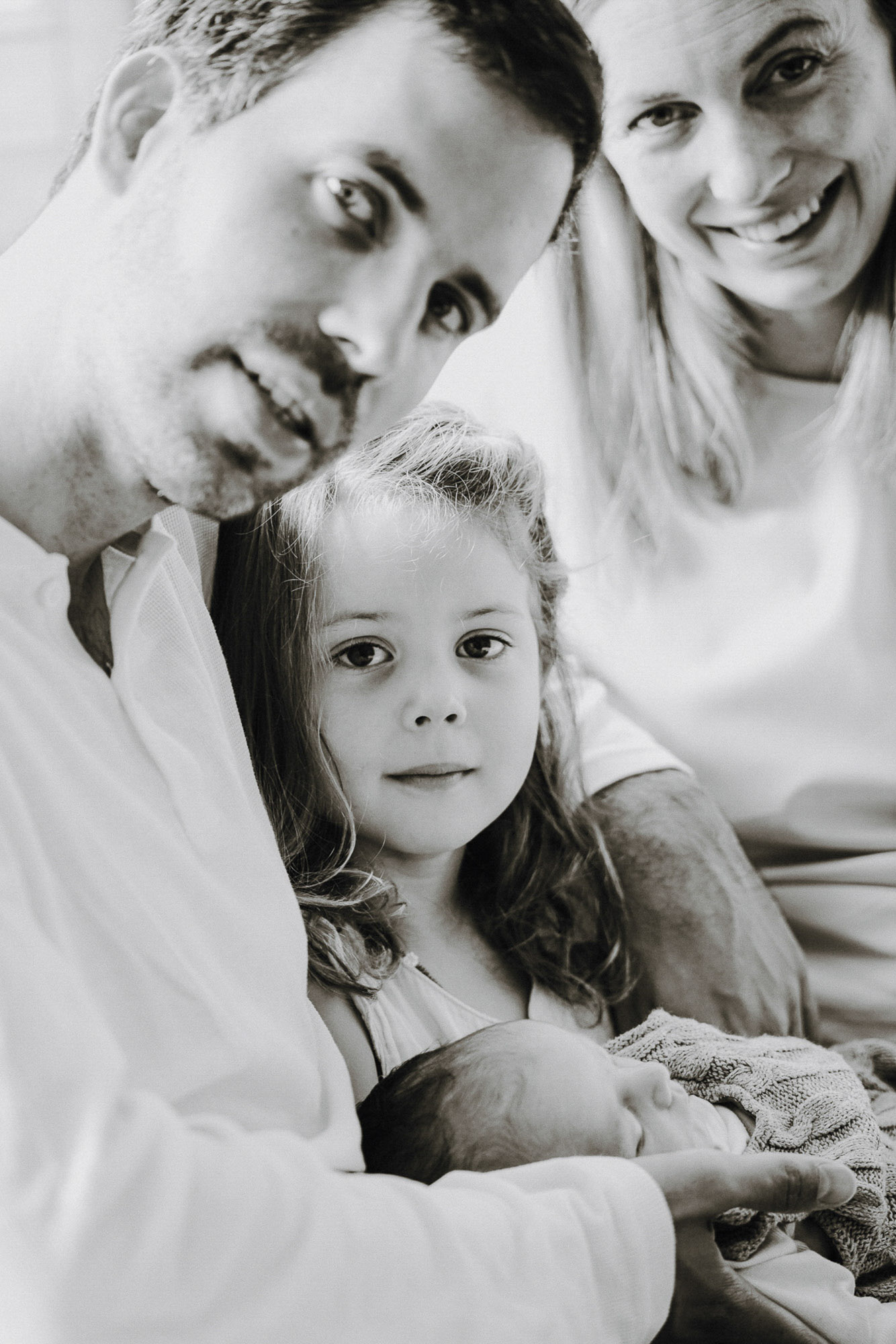 Neugeborenenfotografie zuhause in Kirchheim unter Teck – ruhig, ungestellt und liebevoll