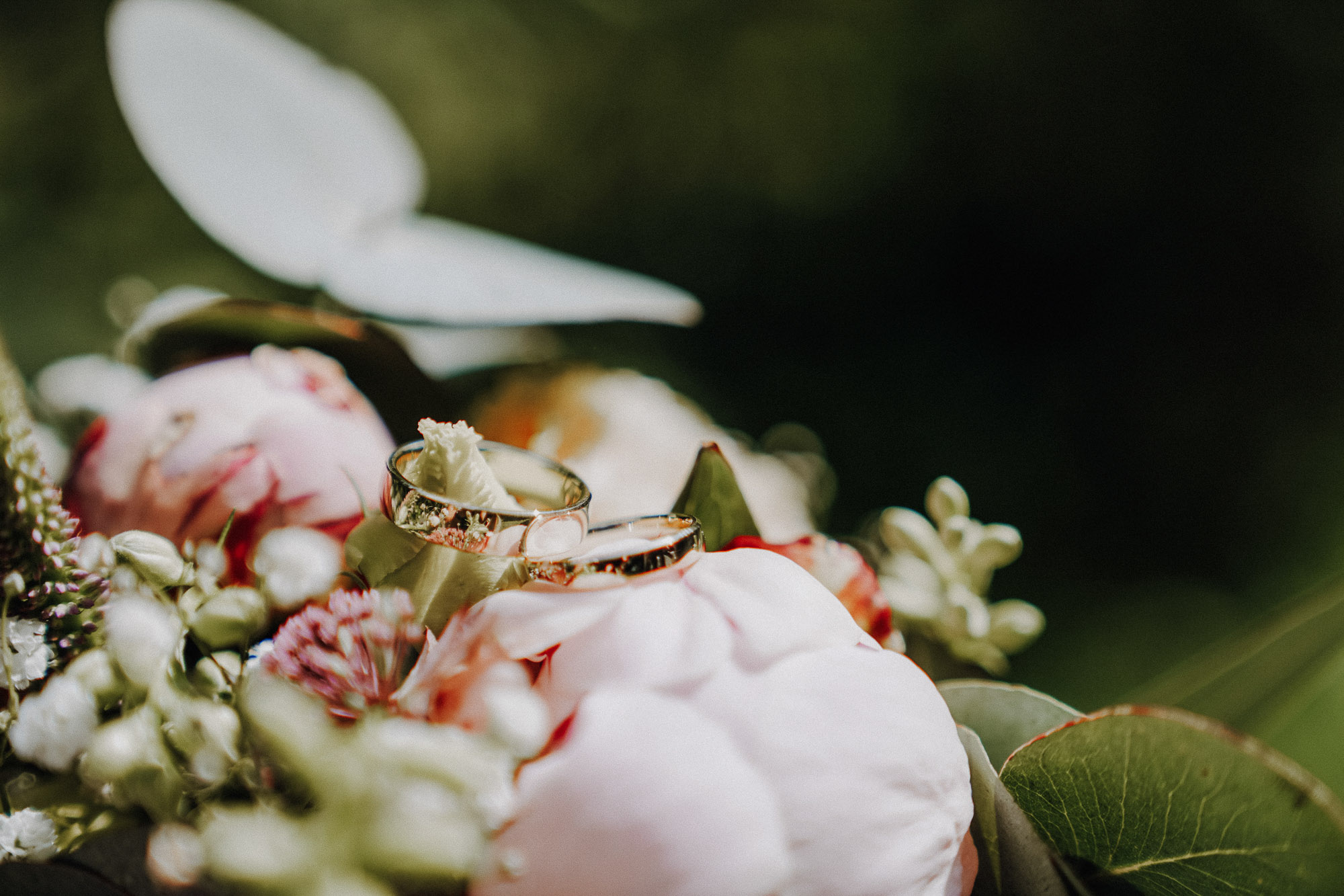Emotionale Hochzeitsreportage mit natürlichen Momenten und echten Gefühlen
