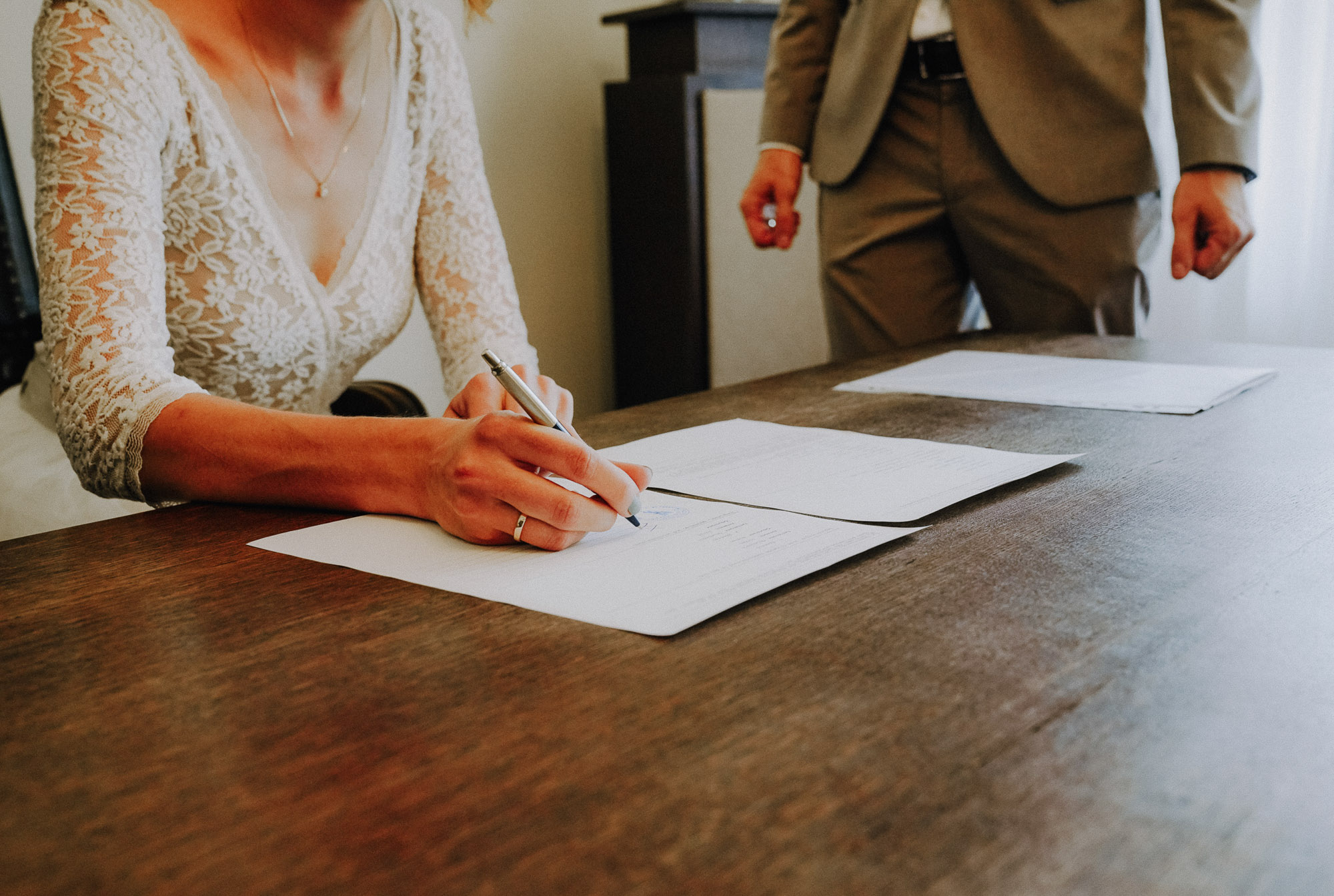 Emotionale Momente bei einer standesamtlichen Hochzeit – unauffällig begleitet