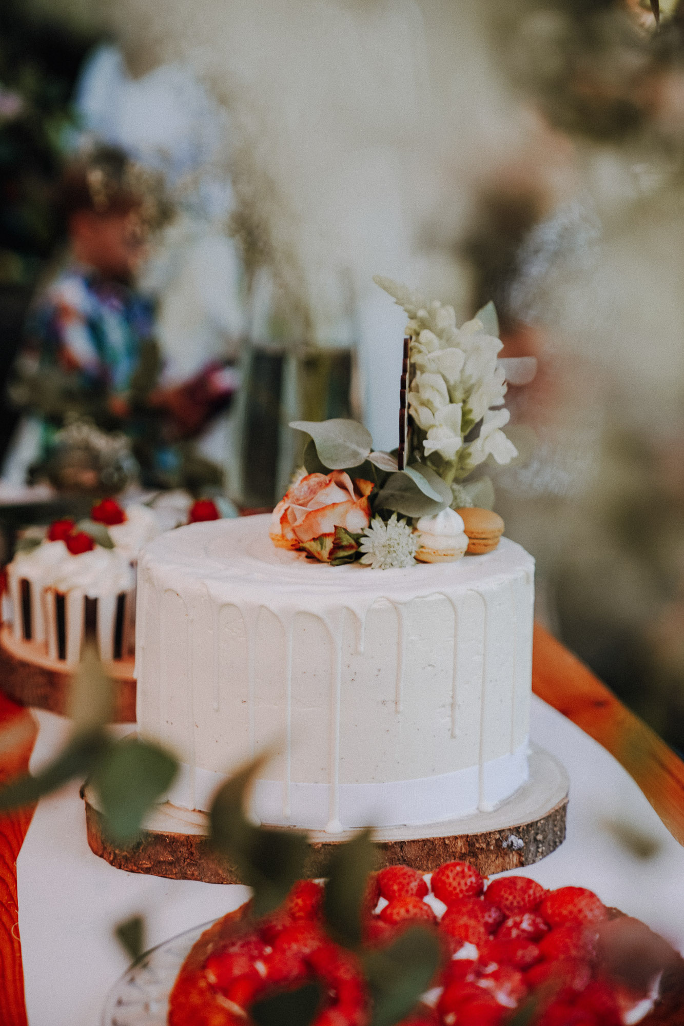 Emotionale Hochzeitsfeier – natürliche Reportage im Hintergrund