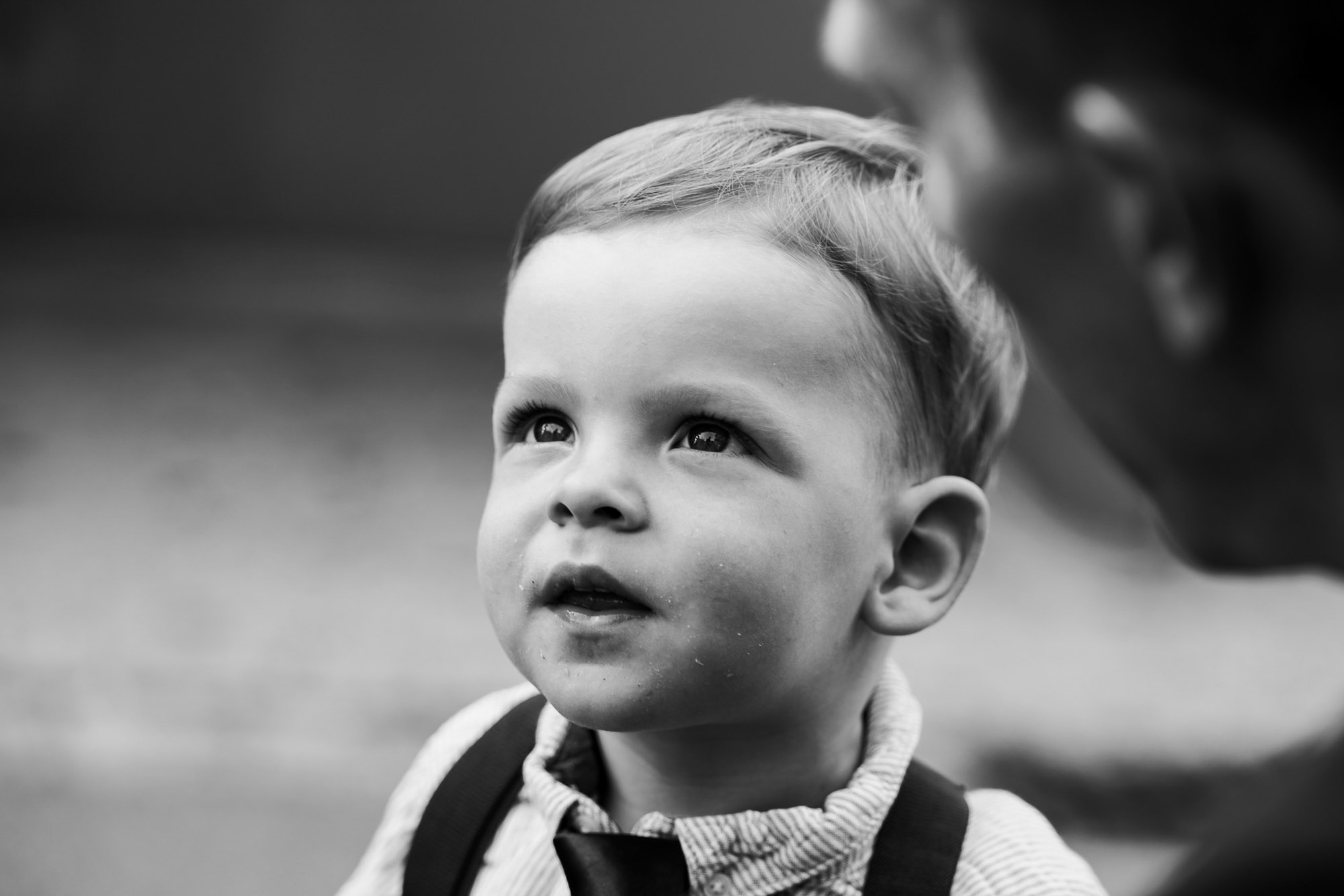 Ungezwungene Momente der Hochzeitsgäste – authentisch fotografiert