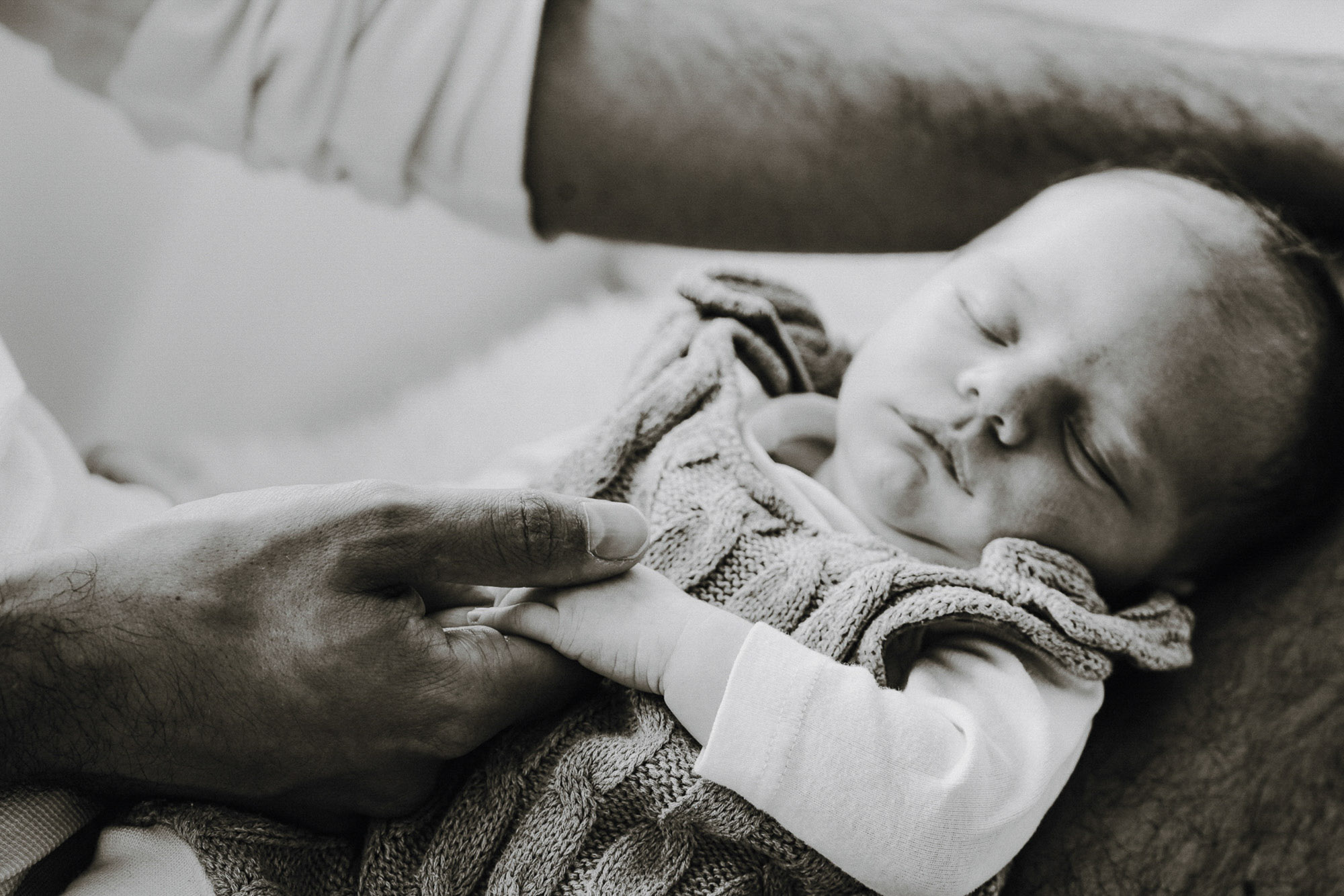 Natürliche Babyfotografie in Kirchheim unter Teck mit warmem Licht und ruhiger Atmosphäre